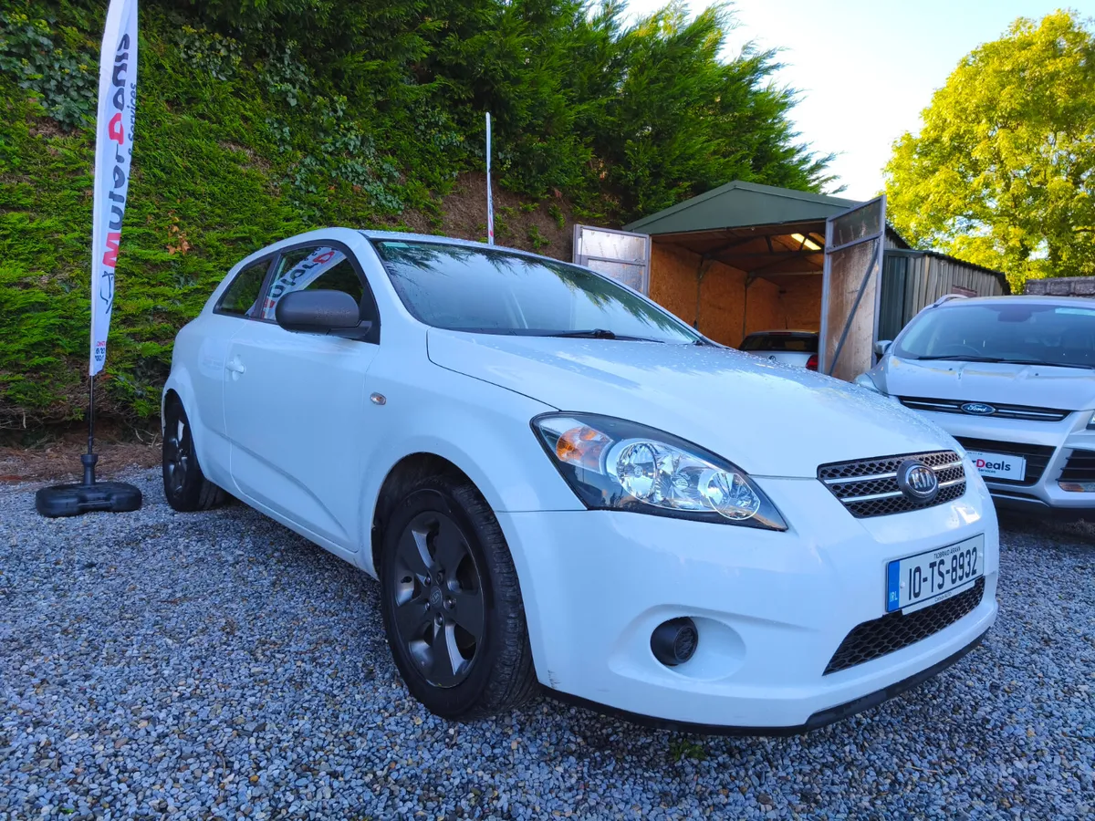 2010 Kia Cee'd 1.4 LOW MILES! - Image 1