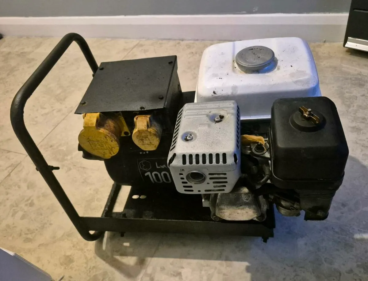 HONDA PETROL GENERATOR THE PULLEY ROPE BROKE  BELL - Image 1