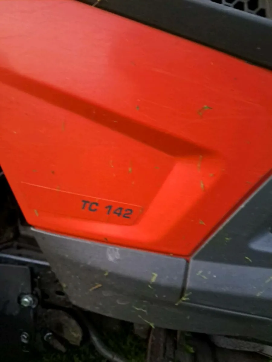 Husqvarna TC142 Tractor Mower - Image 2
