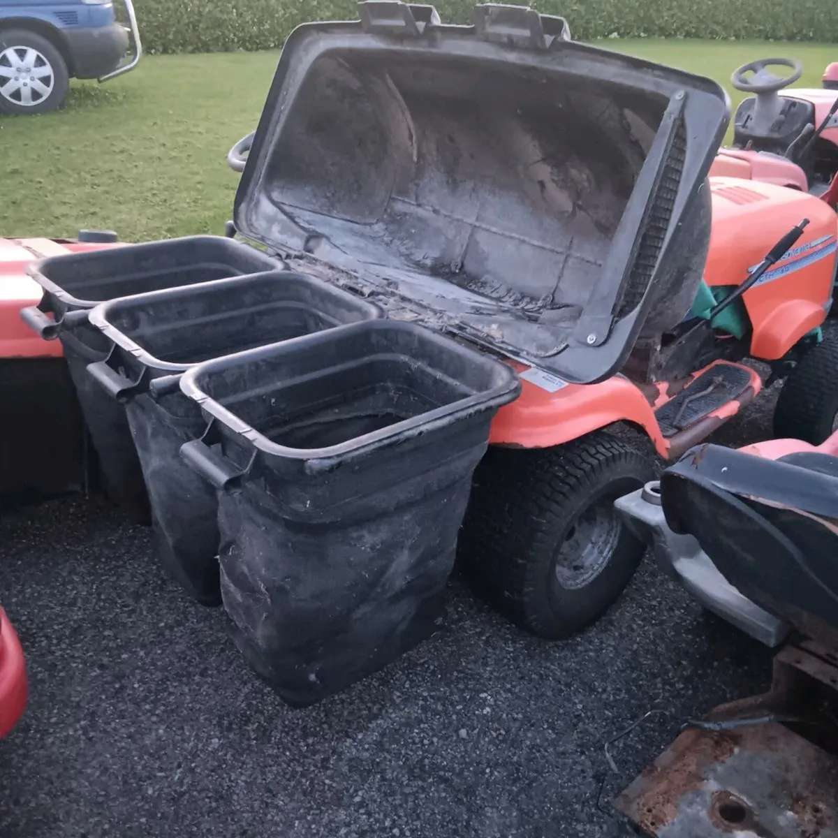 Collection unit off Husqvarna / Craftsman ect - Image 2