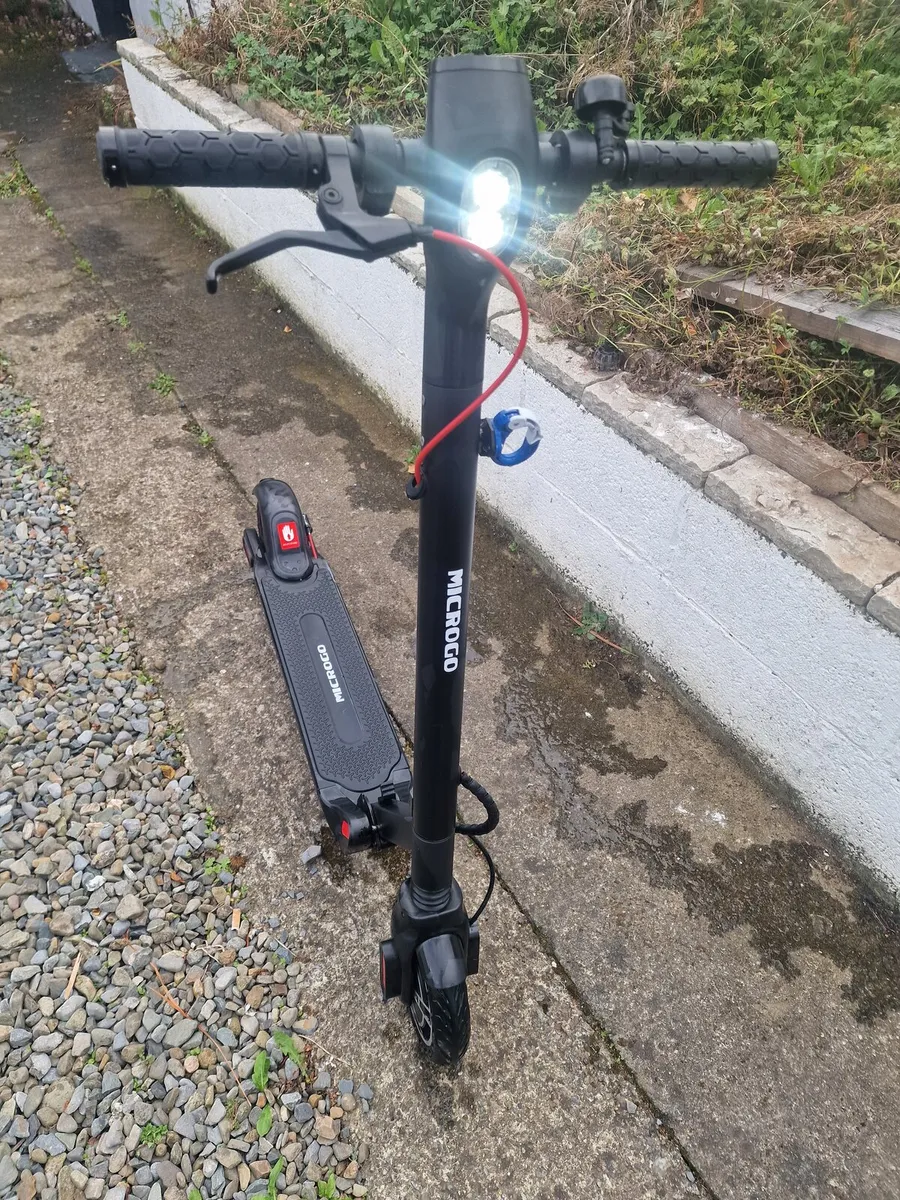 BARGAIN, M5 MicroGo Electric Scooter - Image 1