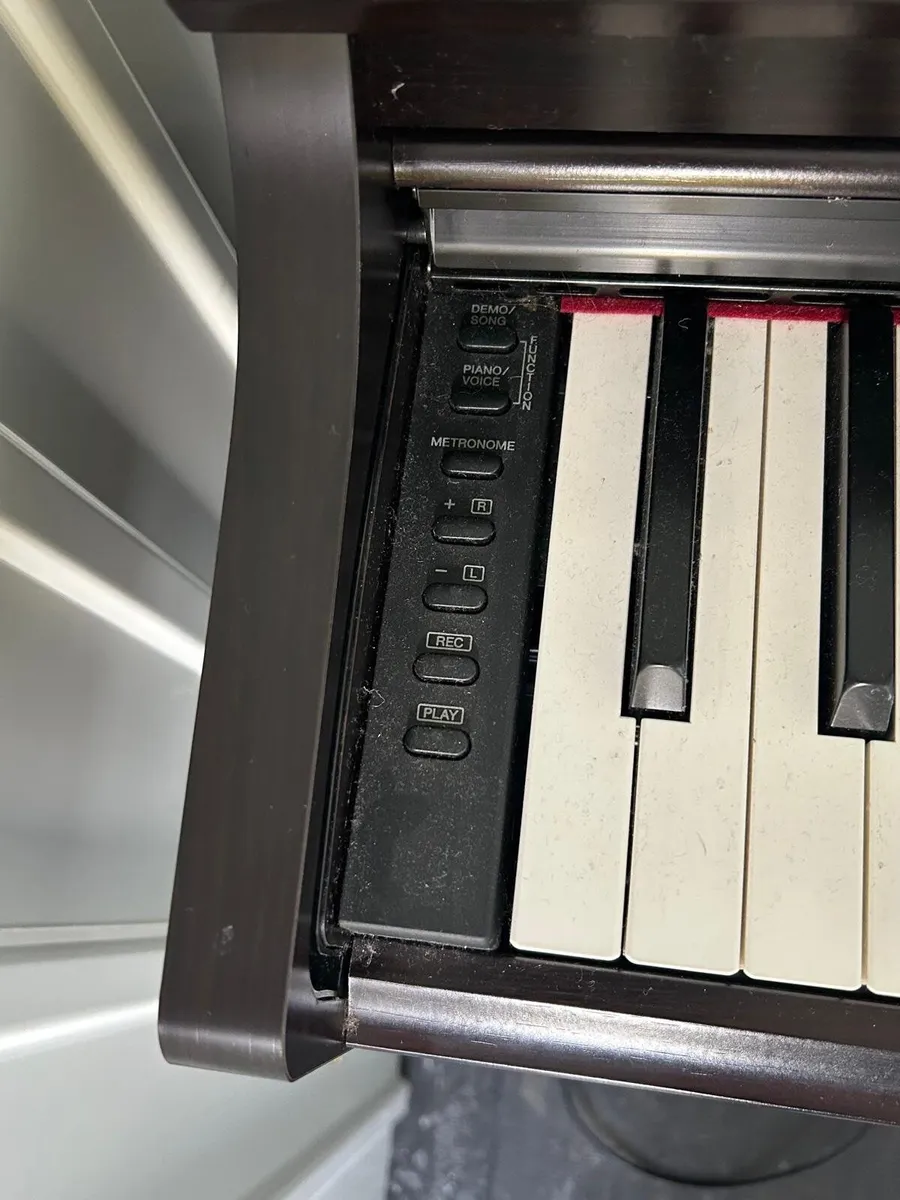 Piano Digital Yamaha YDP-163 Piano with Stand - Image 4