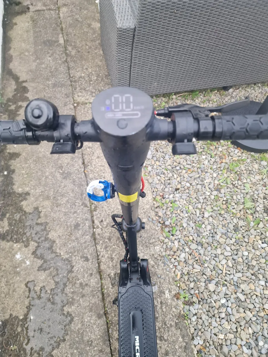 BARGAIN, M5 MicroGo Electric Scooter - Image 3