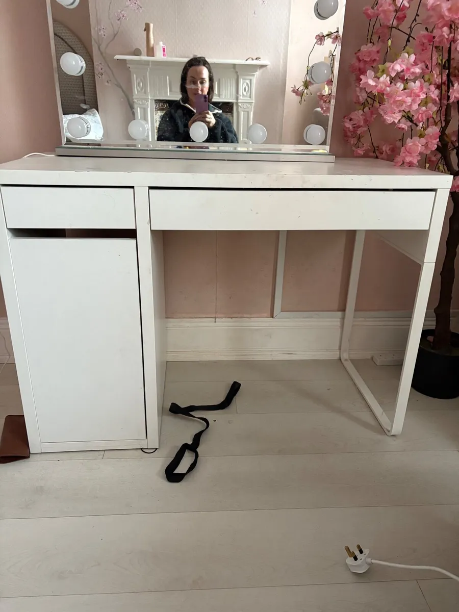 Desk dressing table - Image 1