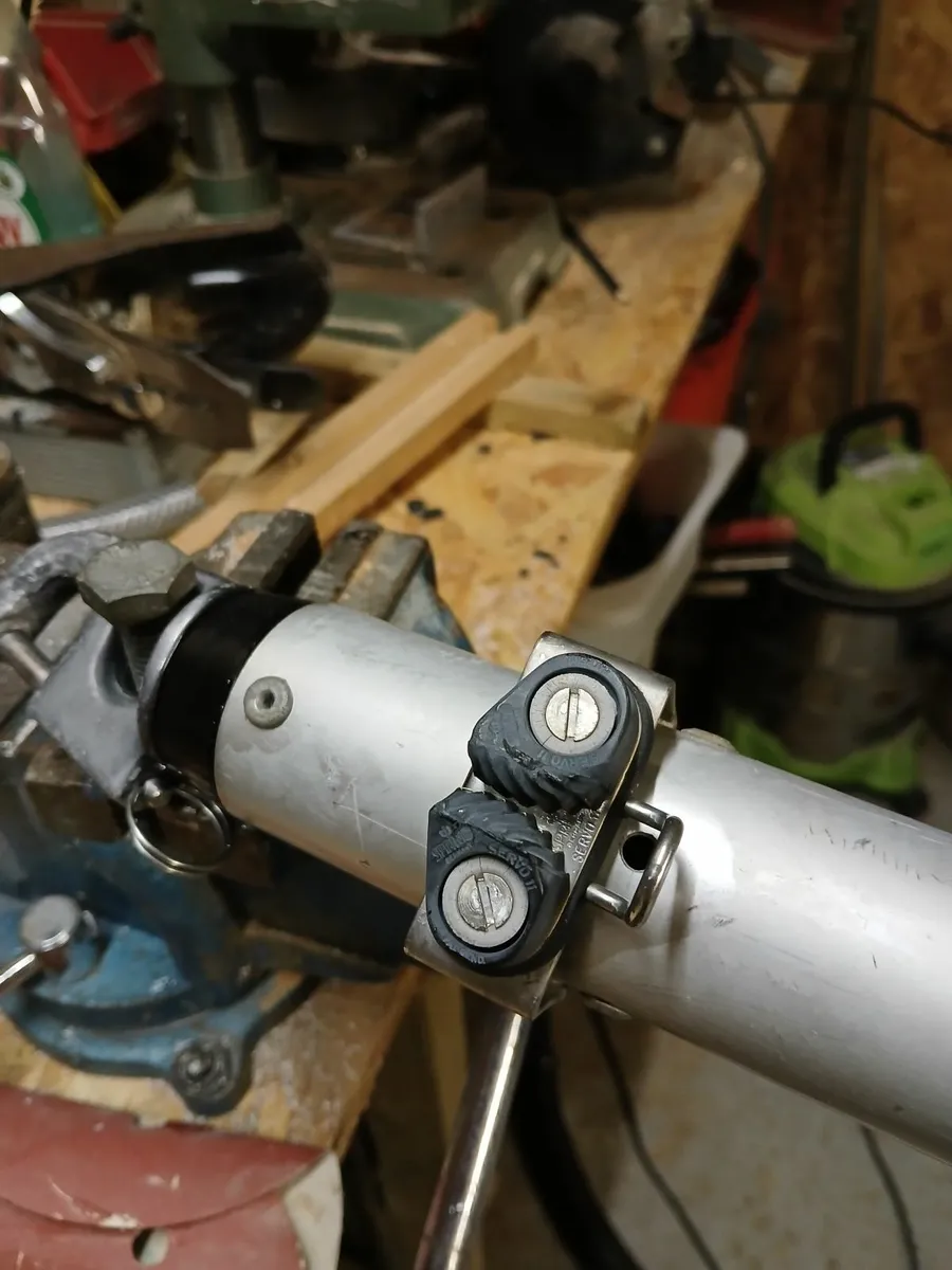 Extendable pole out - Image 3