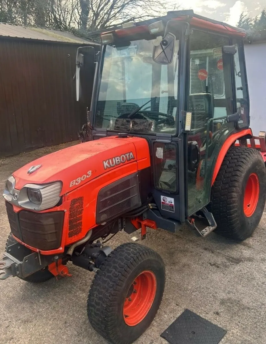 Kubota B3030 compact tractor - Image 1
