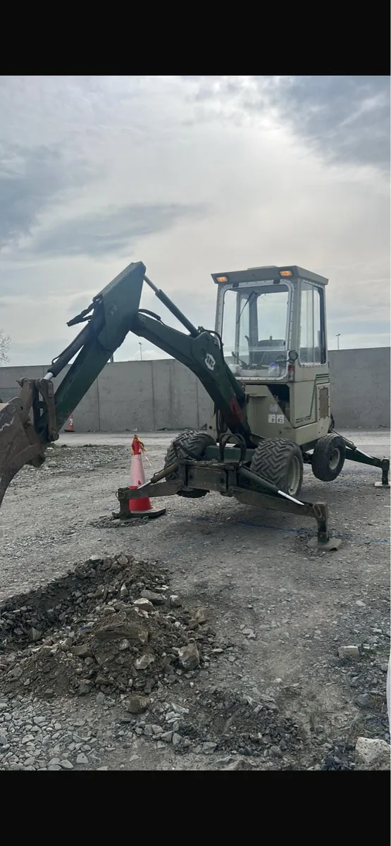Smc WX425 digger - Image 1