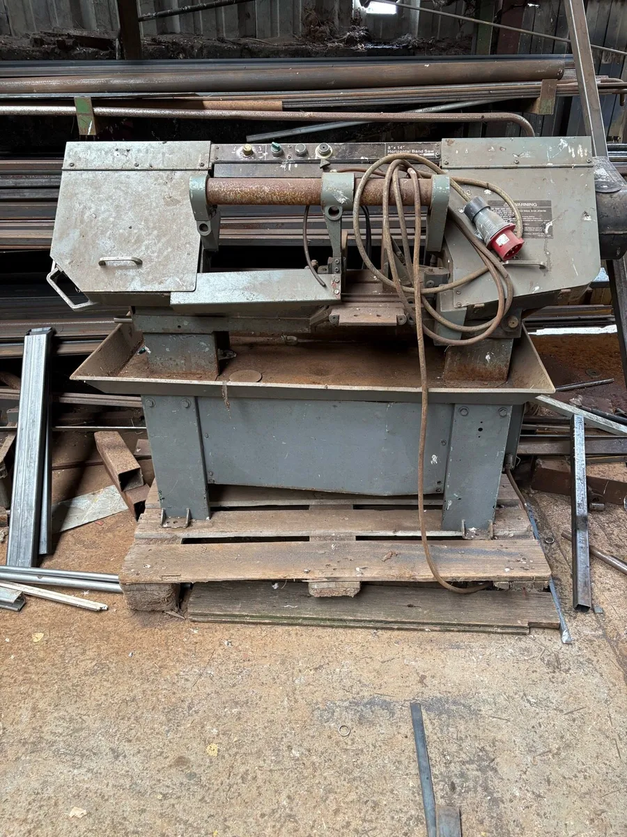 Band saw - Image 1