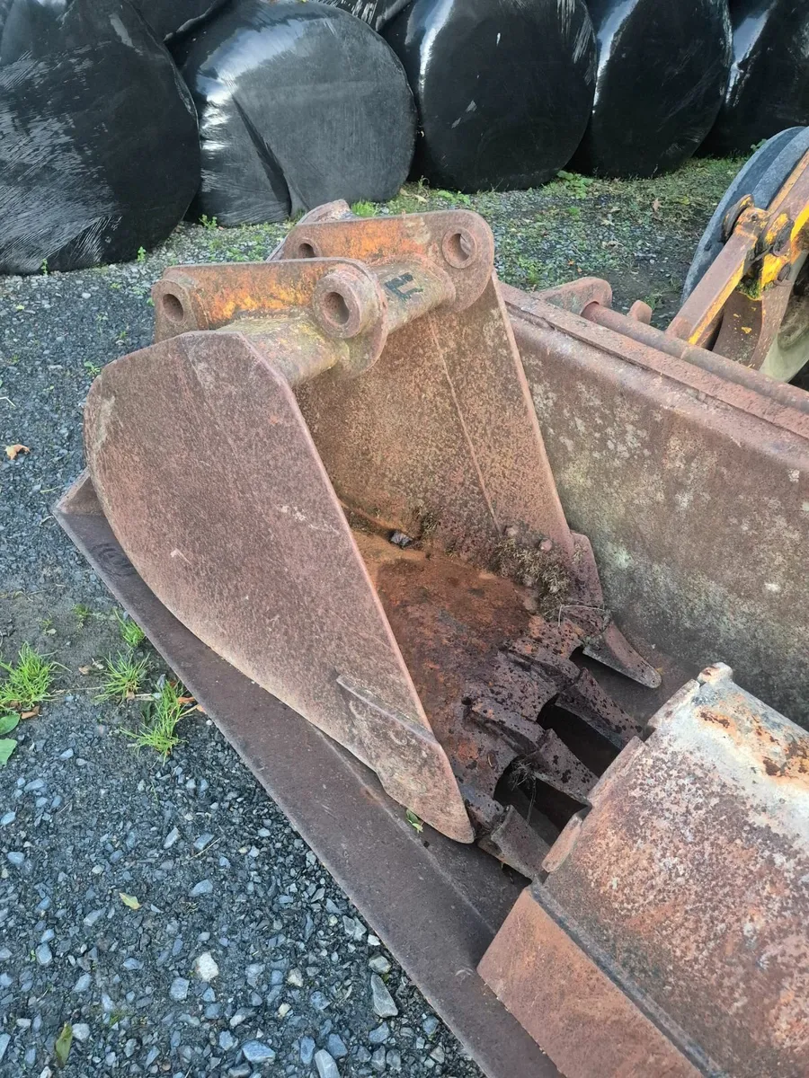 Massey 50b hx ect digging buckets - Image 3