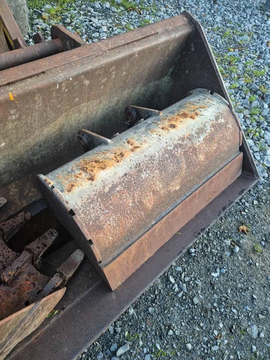 Massey 50b hx ect digging buckets - Image 2