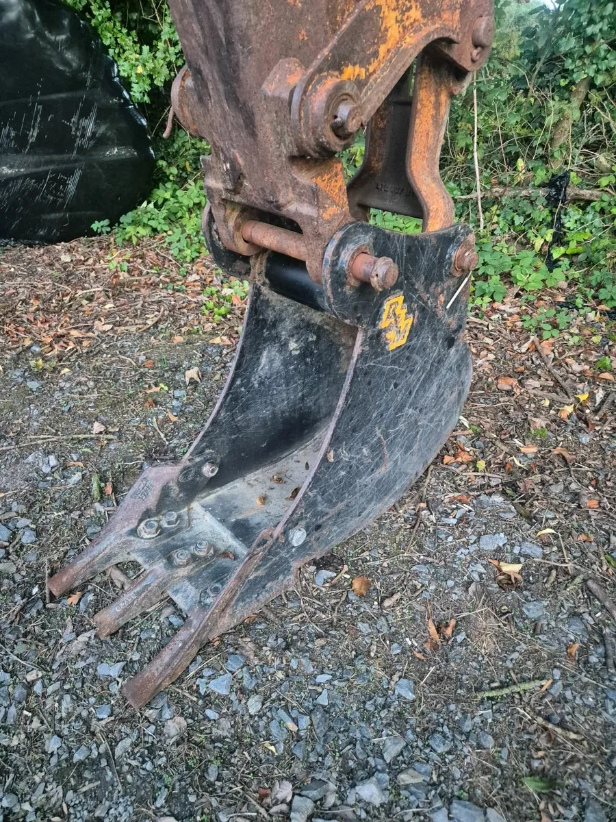 Massey 50b hx ect digging buckets - Image 1