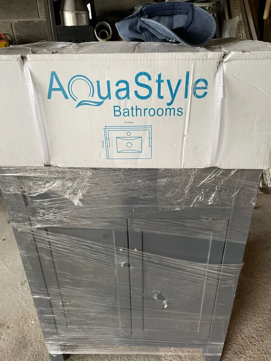Bathroom sink unit