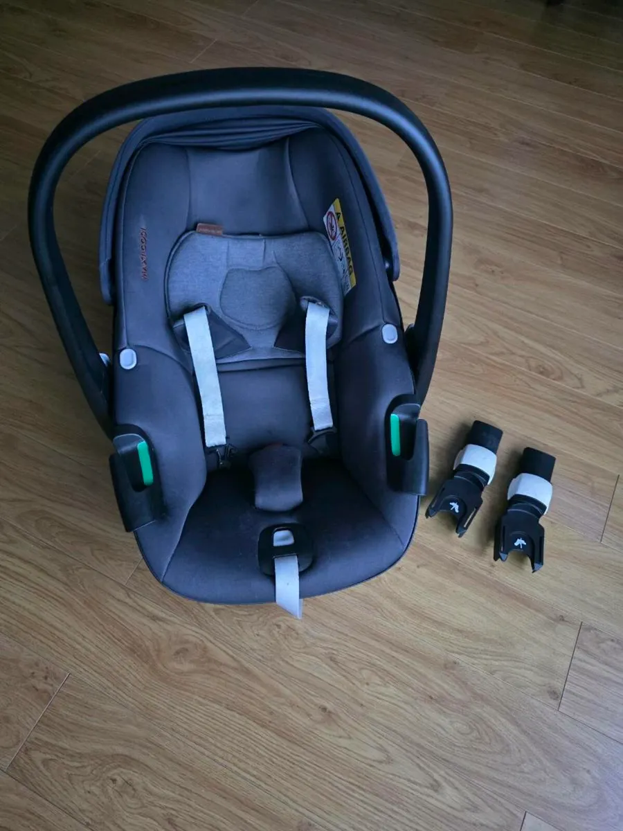 Maxi cosi plus buggy adaptors - Image 1