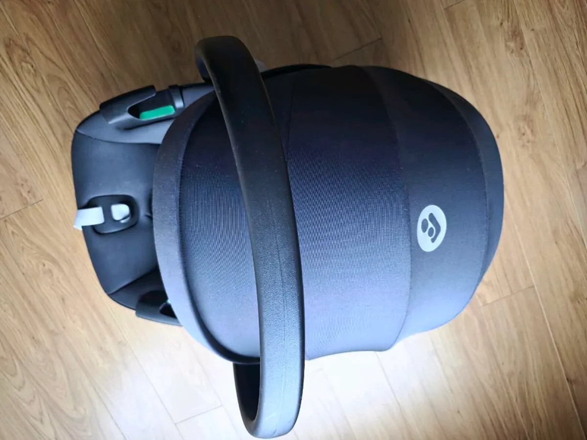 Maxi cosi plus buggy adaptors - Image 4
