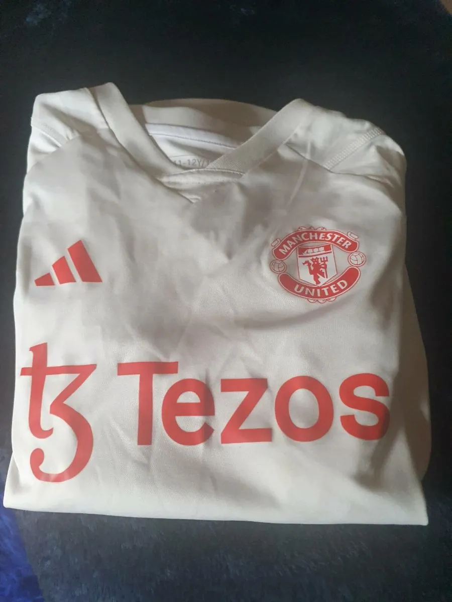 like new manunited tops - Image 3