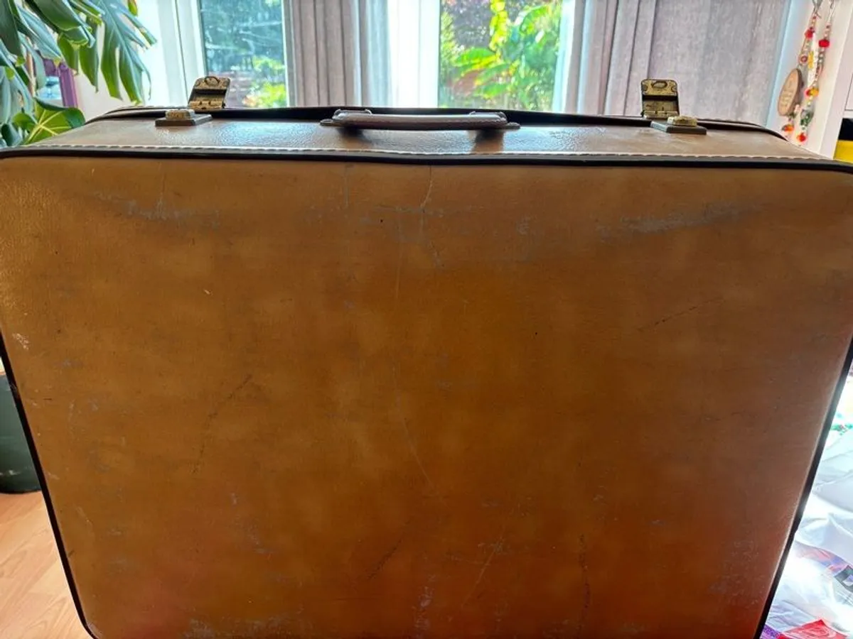 vintage suitcase - Image 2