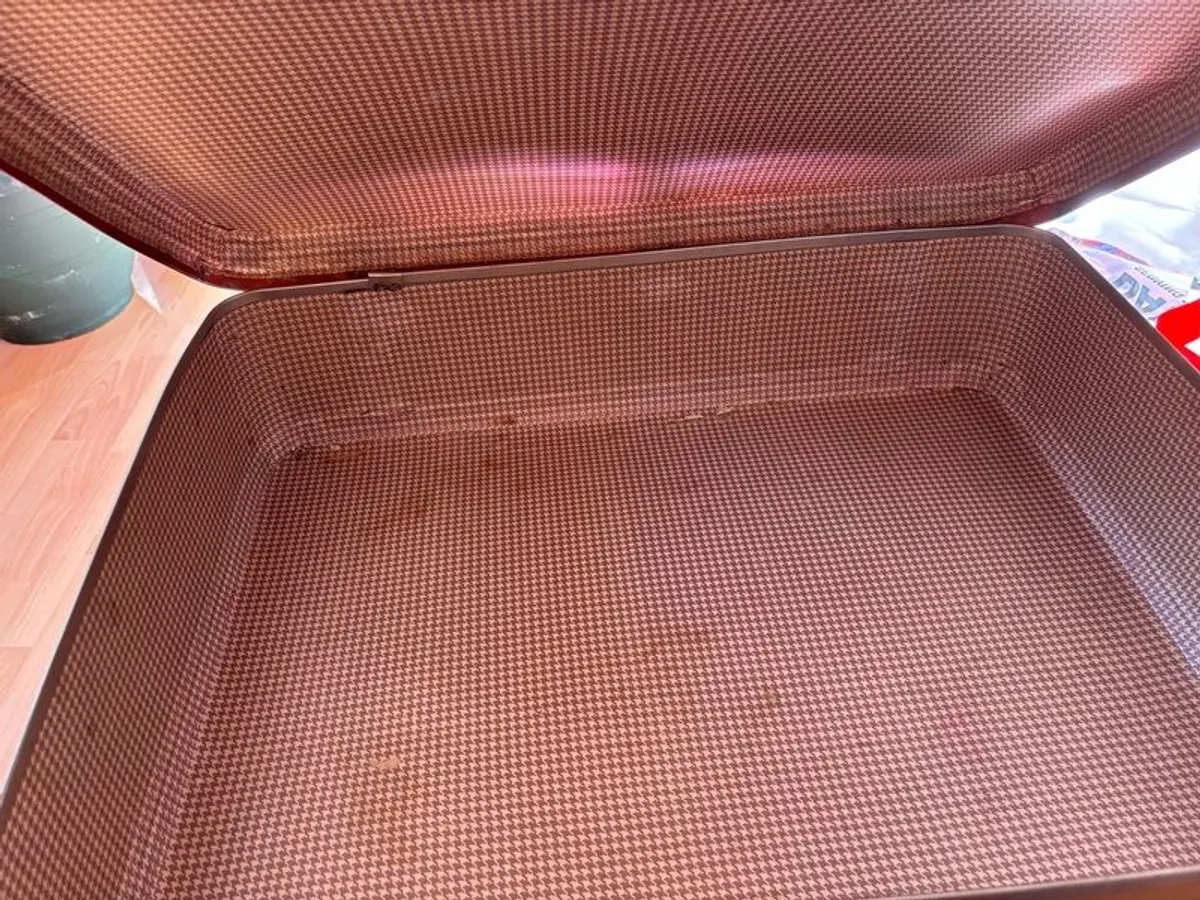vintage suitcase - Image 3
