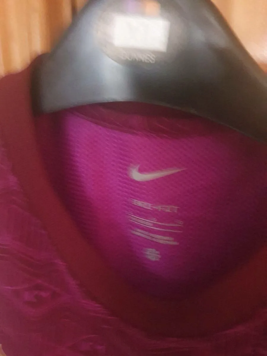 like new Nike top - Image 2