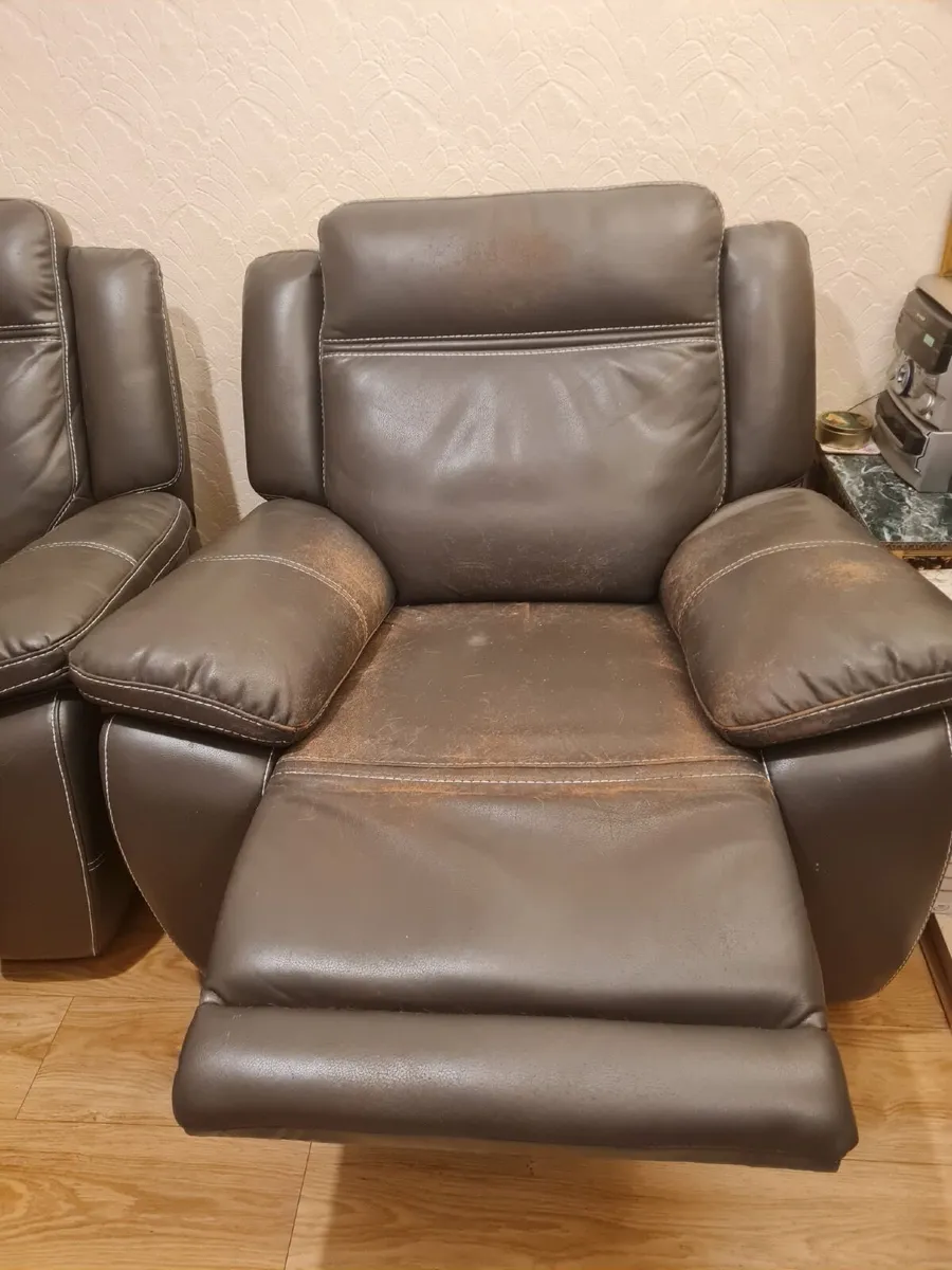 2 seater reclinder sofa and recliner chair - Image 4