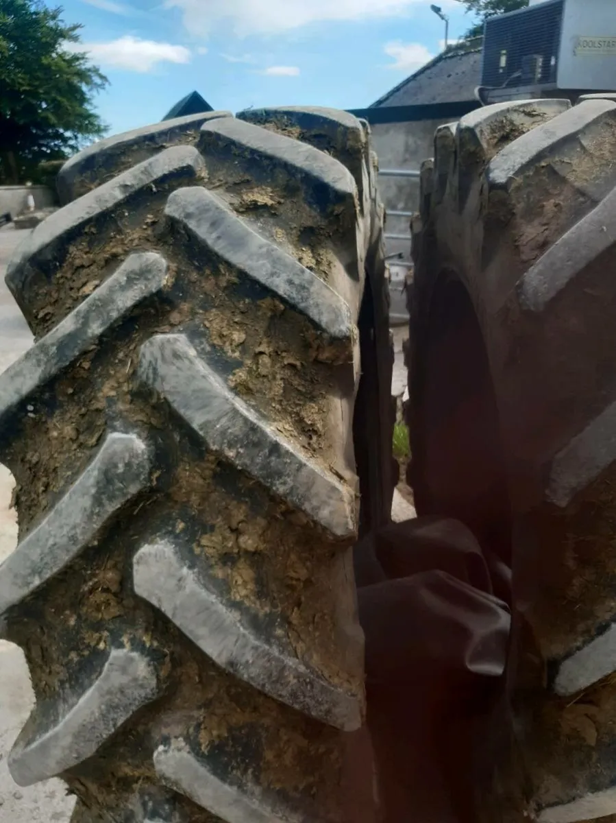 2 tractor tyres - Image 2