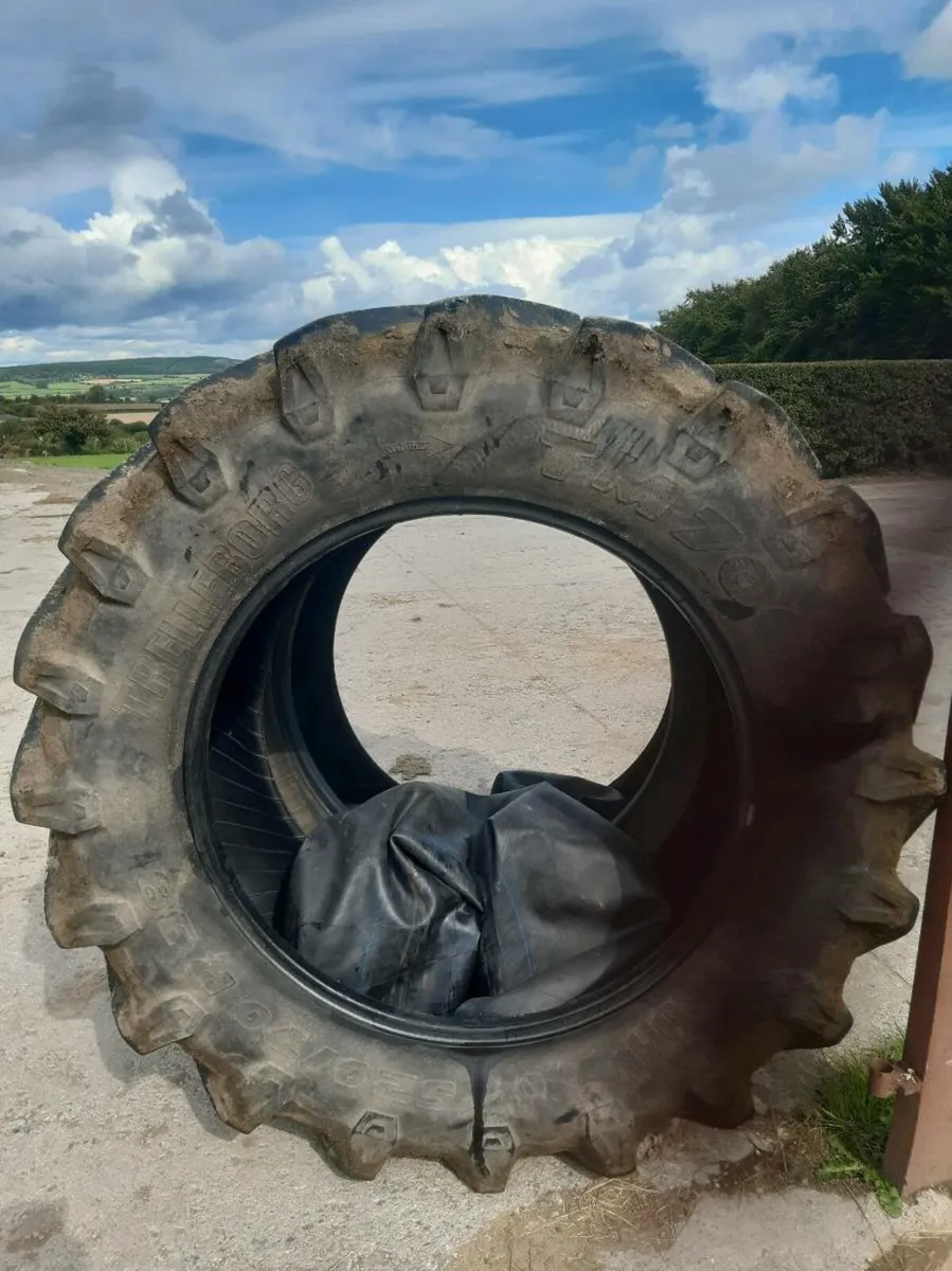 2 tractor tyres - Image 4