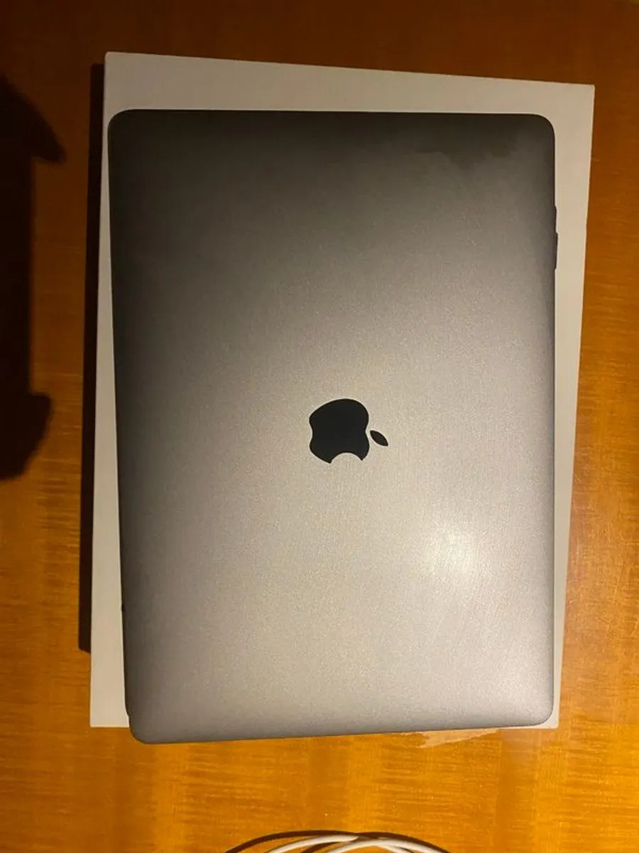 MacBook Pro 13 2020 i7 QuadCore 16GB RAM 1TB SSD Excellent Condition - Image 1