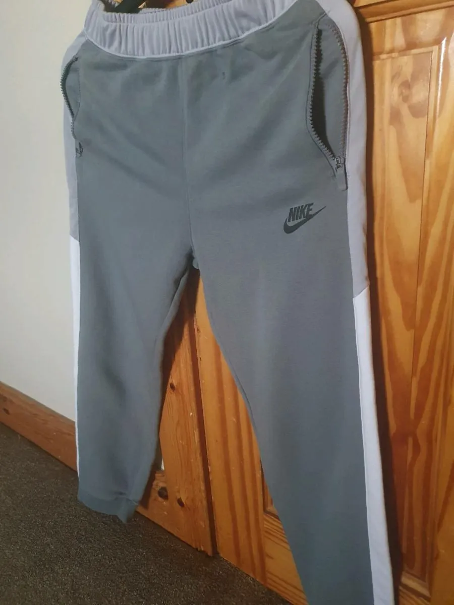 Like new Nike bottoms - Image 1