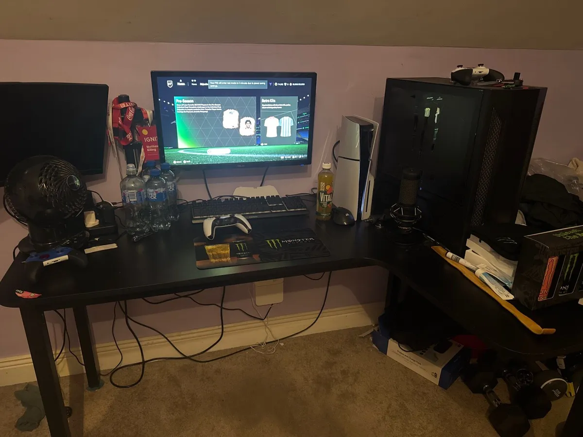 R shaped Gaming desk - Image 1