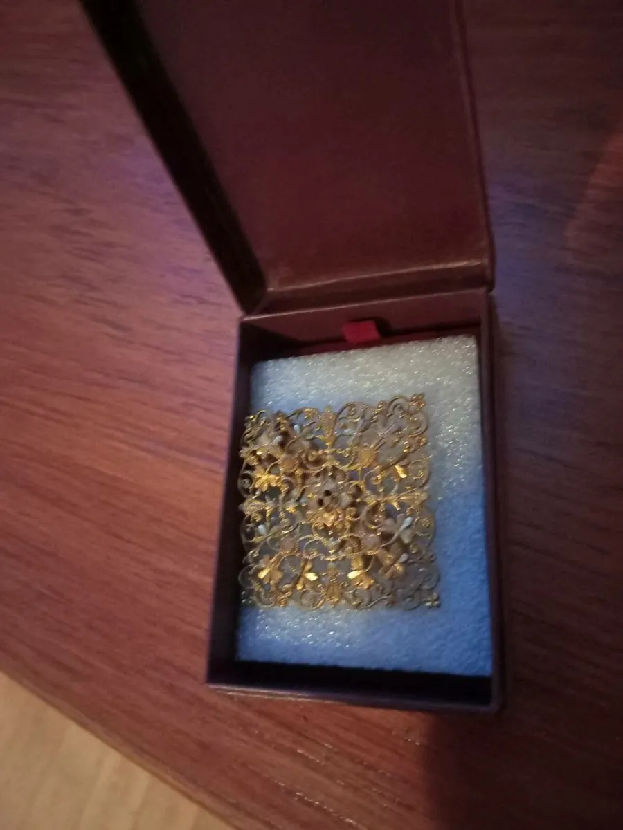 antique ladies brooch past times - Image 1