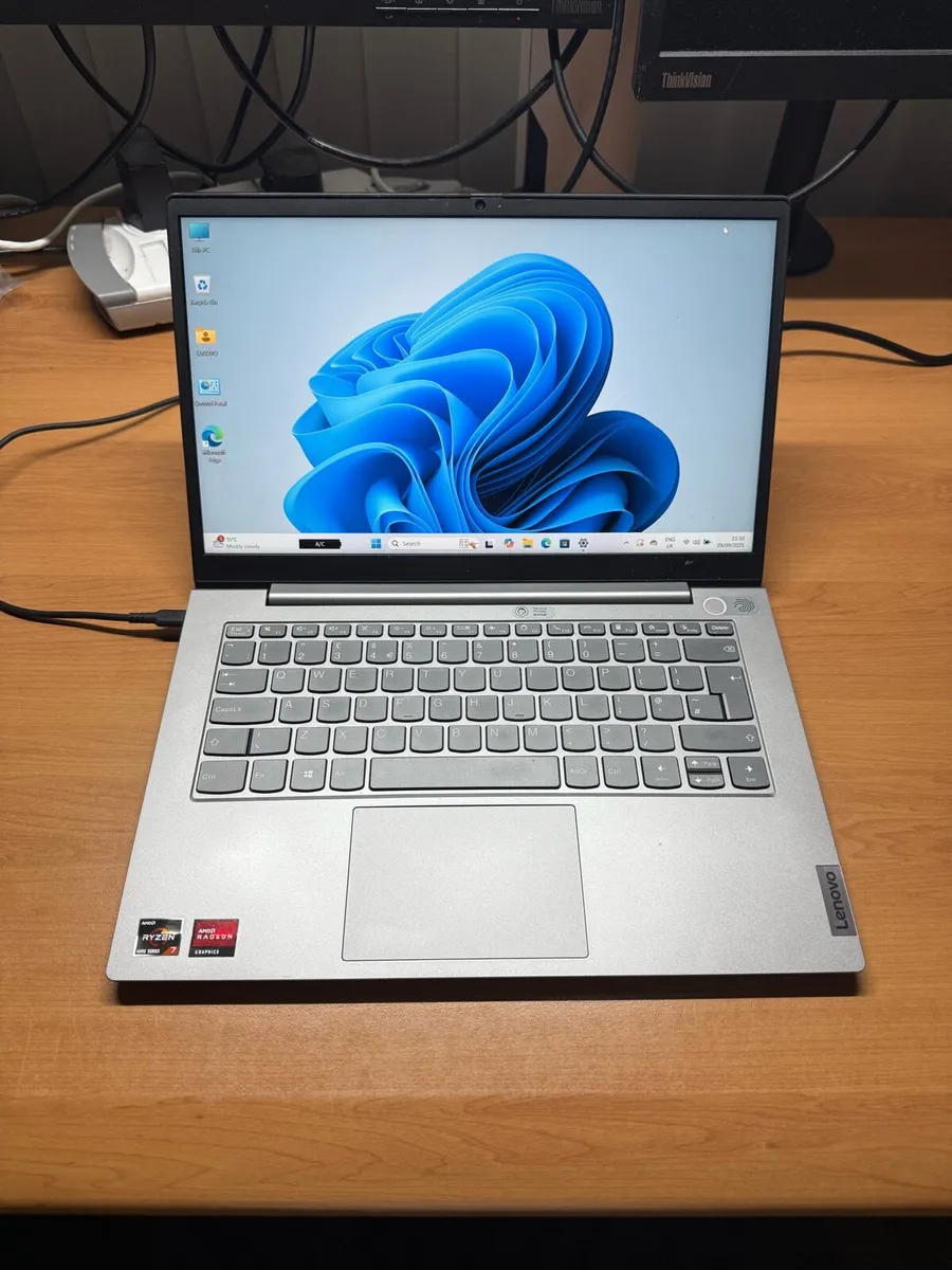 Lenovo Ryzen 7 pro 16-512 win 11 - Image 1