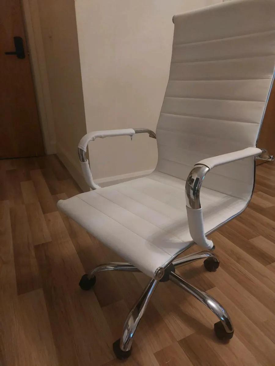 Office chair - Image 1