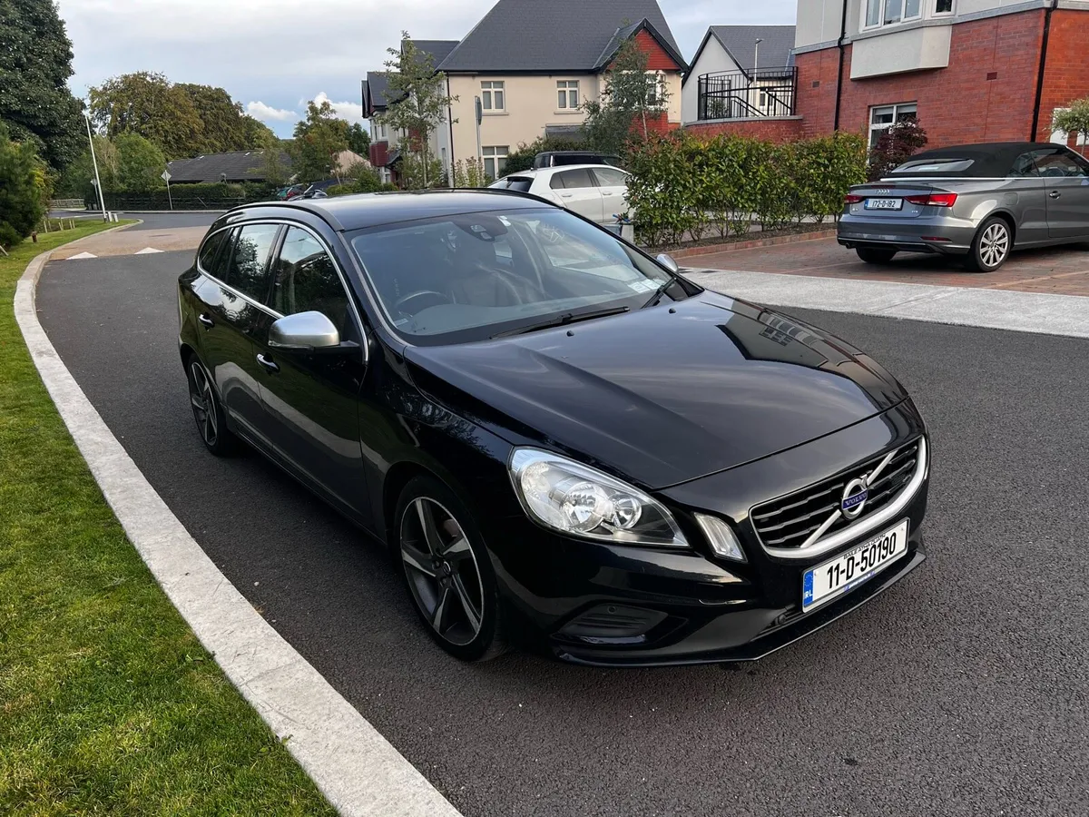 VOLVO V60 D3 R-DESIGN +Apple CarPlay/Android Auto! - Image 1