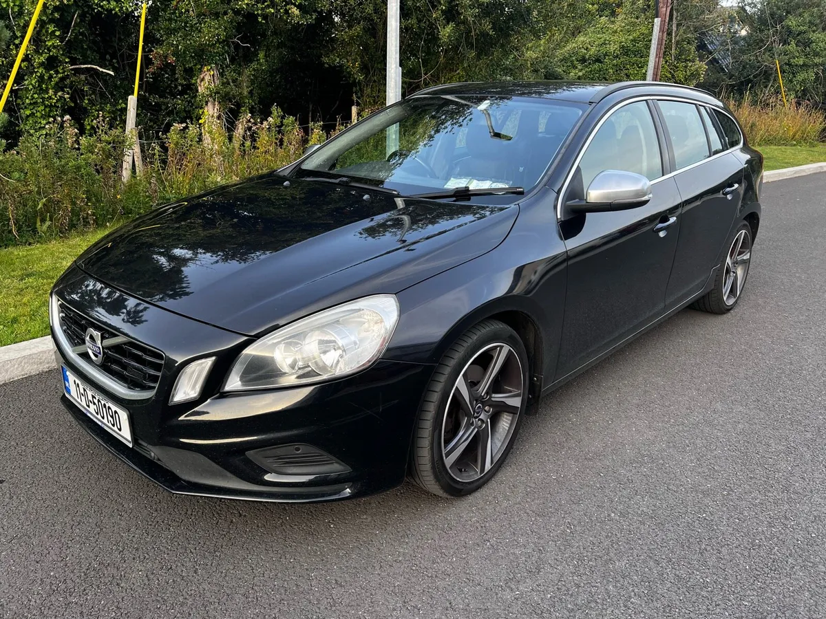 VOLVO V60 D3 R-DESIGN +Apple CarPlay/Android Auto! - Image 2