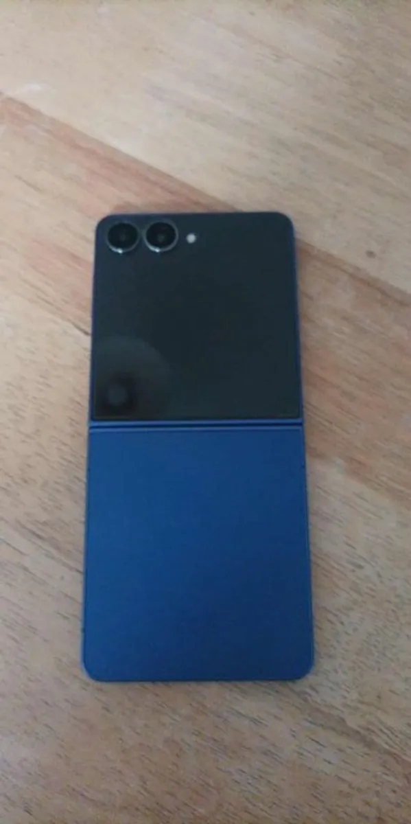 Z Flip 7 - Image 2