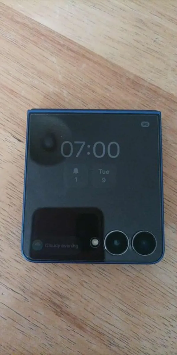 Z Flip 7 - Image 3
