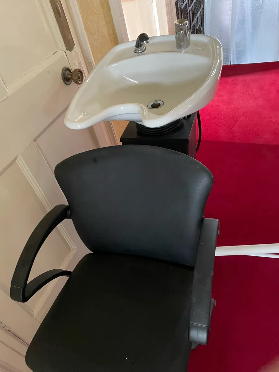 Hair dressers chair with adjustable sink - Image 3