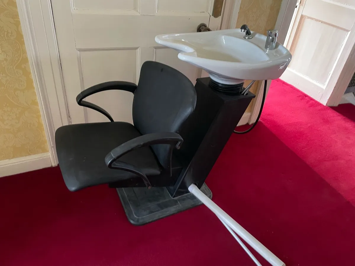 Hair dressers chair with adjustable sink - Image 4