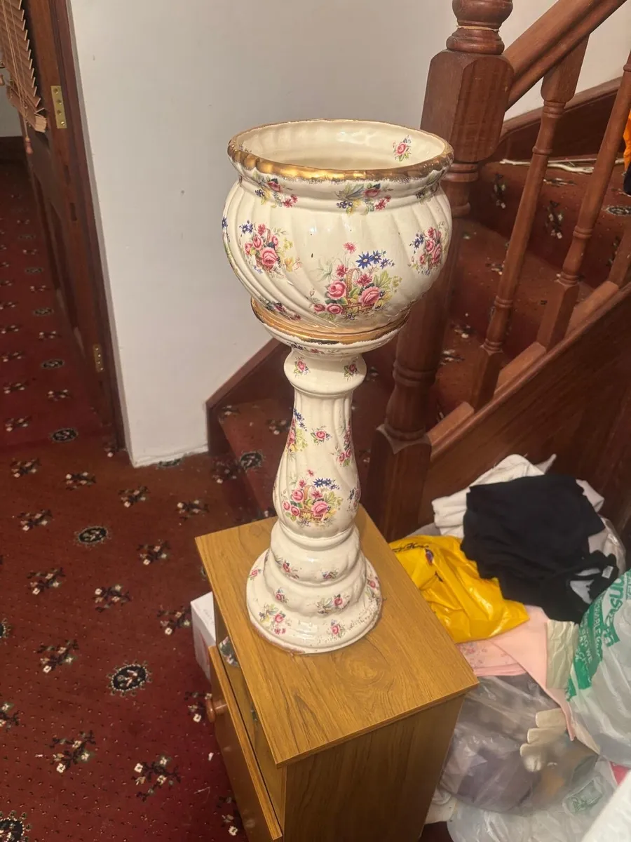 Plant pot (china pot ) ideal for hallway - Image 4