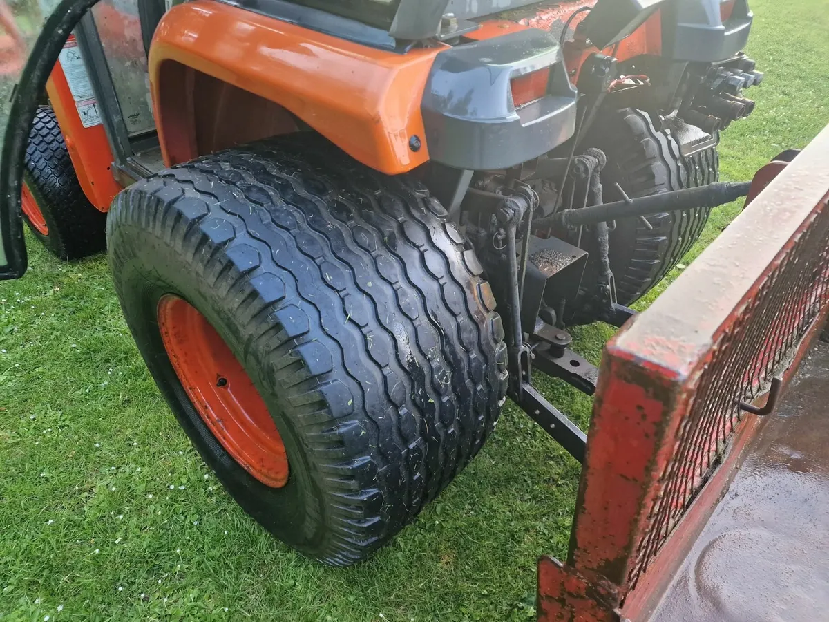 Kubota STA35 Compact Tractor - Image 3