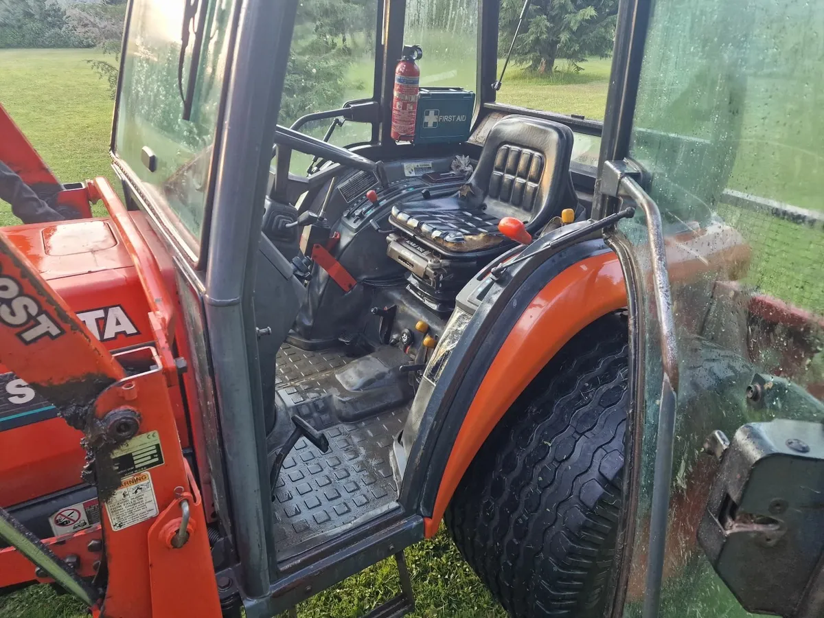 Kubota STA35 Compact Tractor - Image 4