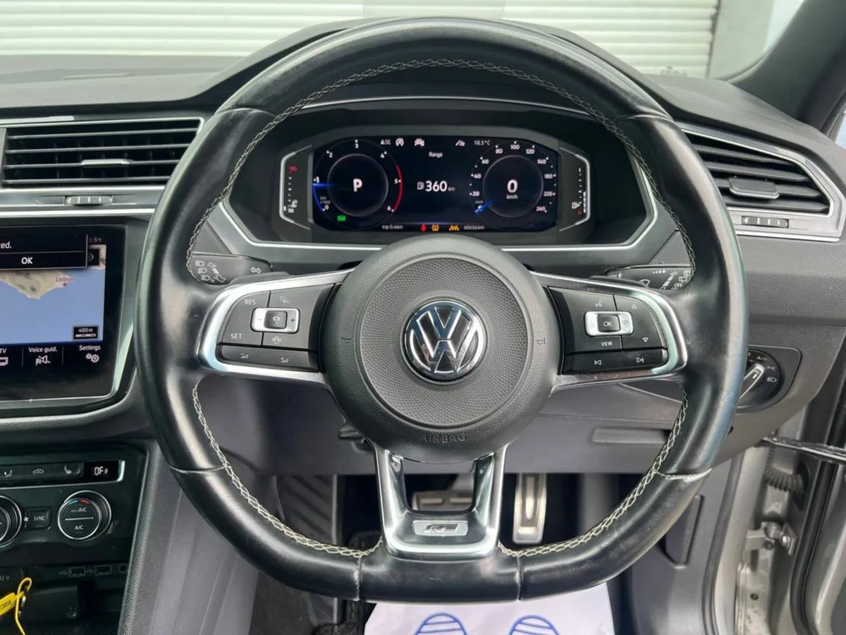Volkswagen Tiguan 4MOTION R-LINE 2.0 TDI AUTO // H - Image 4