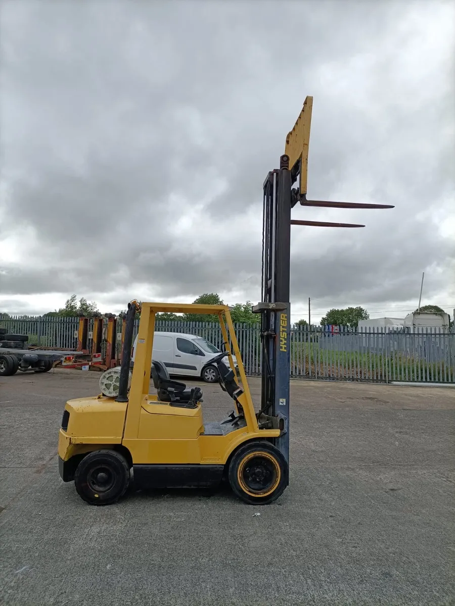 Hyster 3 ton gas forklift side shift clear view - Image 4