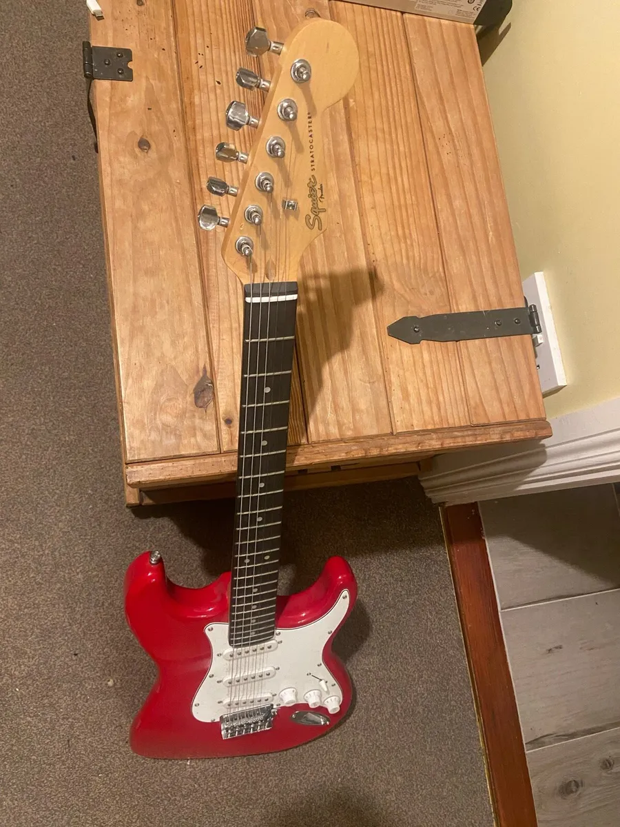 Electric guitar - Image 1