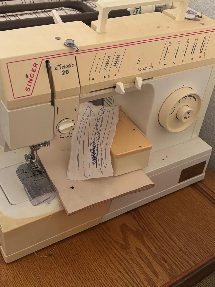 Sewing machine singer vintage modal - Image 1