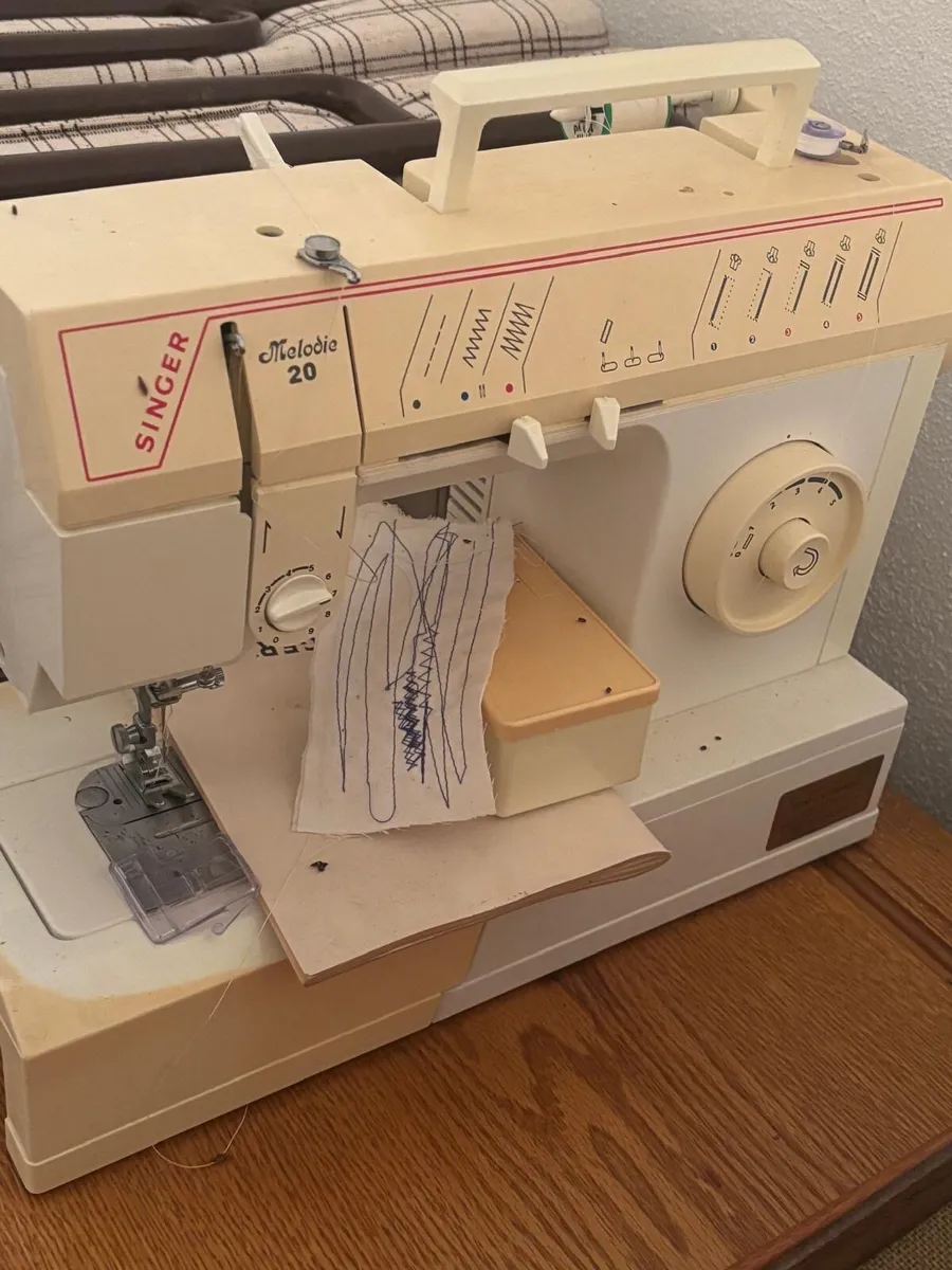 Sewing machine singer vintage modal - Image 2