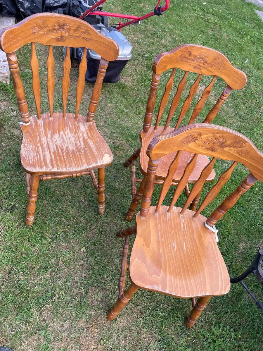 3 wooden kitchen chairs €60 - Image 2