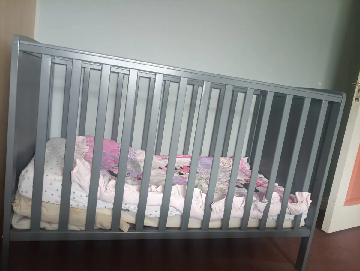 Baby cot - Image 3