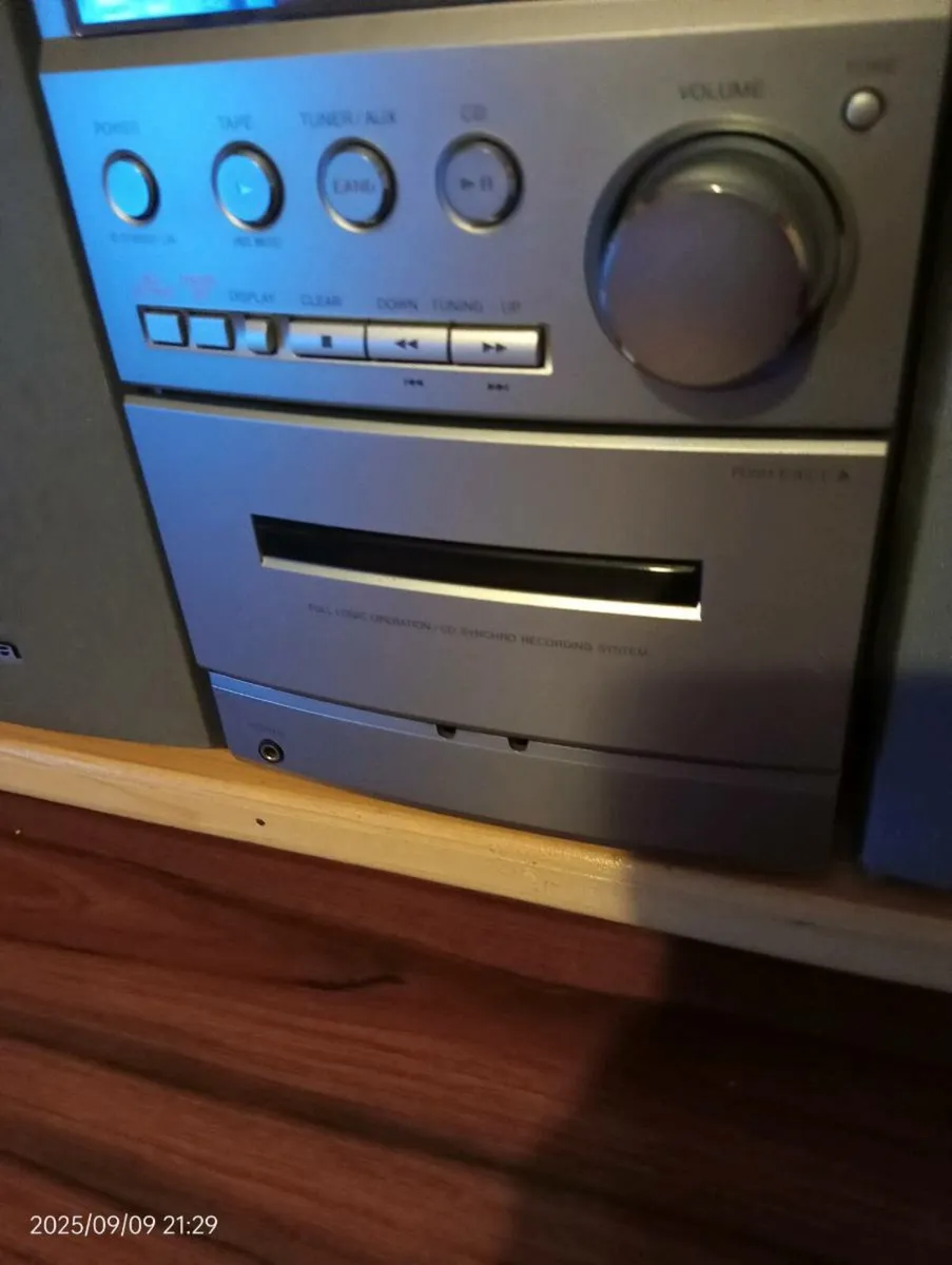 Aiwa Hifi system - Image 2