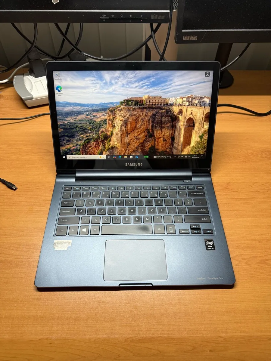 Samsung Laptop i5 pro 4-128 w10 touchscreen - Image 1