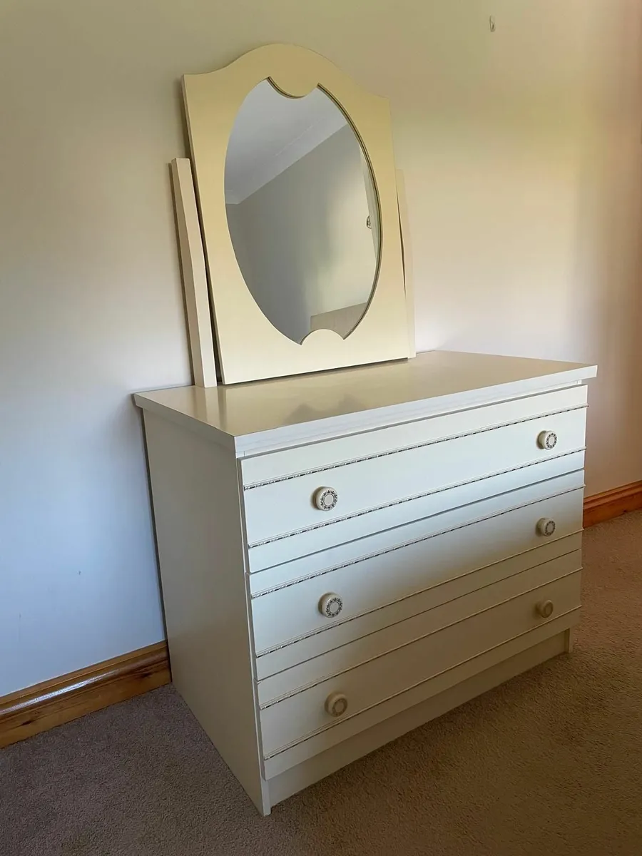 Drawer dresser
